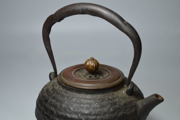 岡黒/龍 鉄瓶・龍文堂名人造/時代鉄瓶・小振り鉄瓶/芋頭鉄瓶・砲口丸型