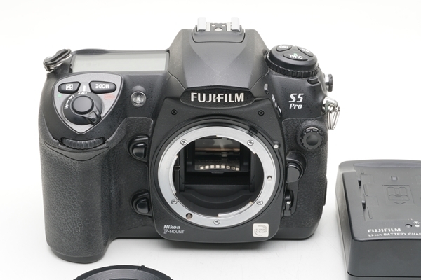 88%OFF!】 FUJIFILM デジタル一眼レフカメラ FinePix ファインピックス S5 Pro FX-S5P 