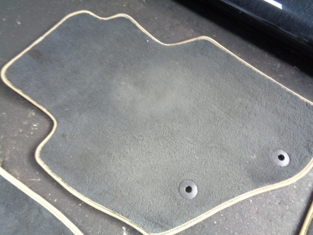 Volvo V70 SB5224W original floor mat 