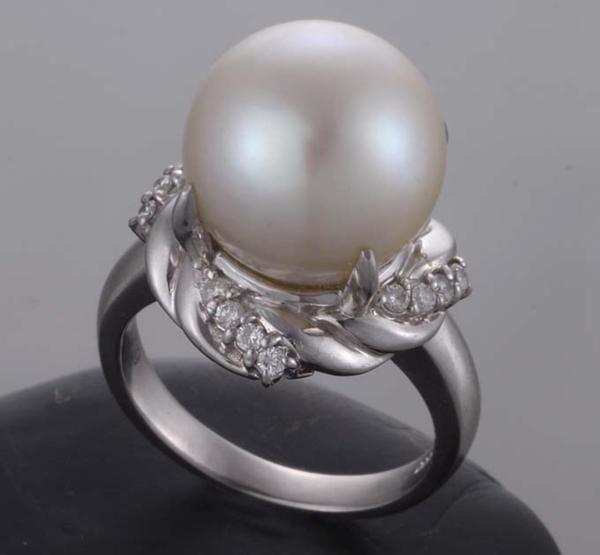 *13mm. White Butterfly . pearl. Pt900 made 11 number ring *11.8g/IP-4392