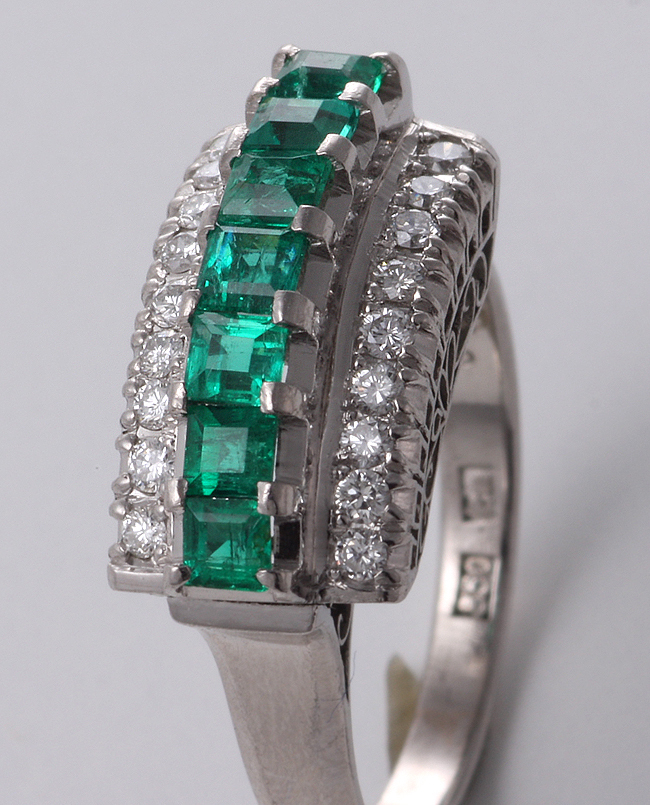 * emerald x7 stone + dia 18 stone. Pm850 made 11 number ring *6.3g/IP-5339