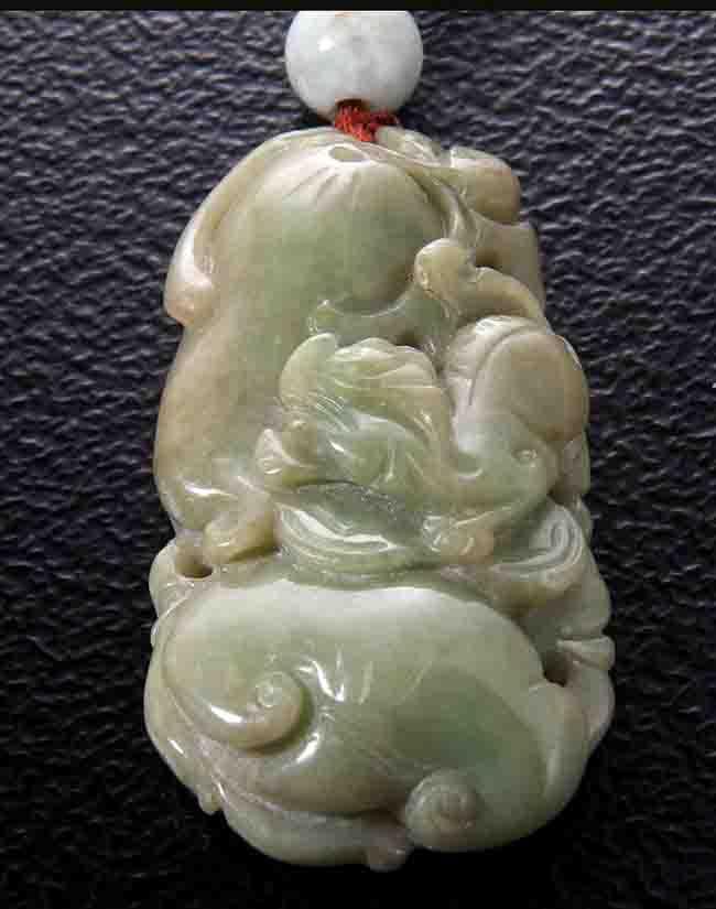 ☆虎などが彫られた翡翠のペンダントネックレス・41.6g/IP-5214 | www