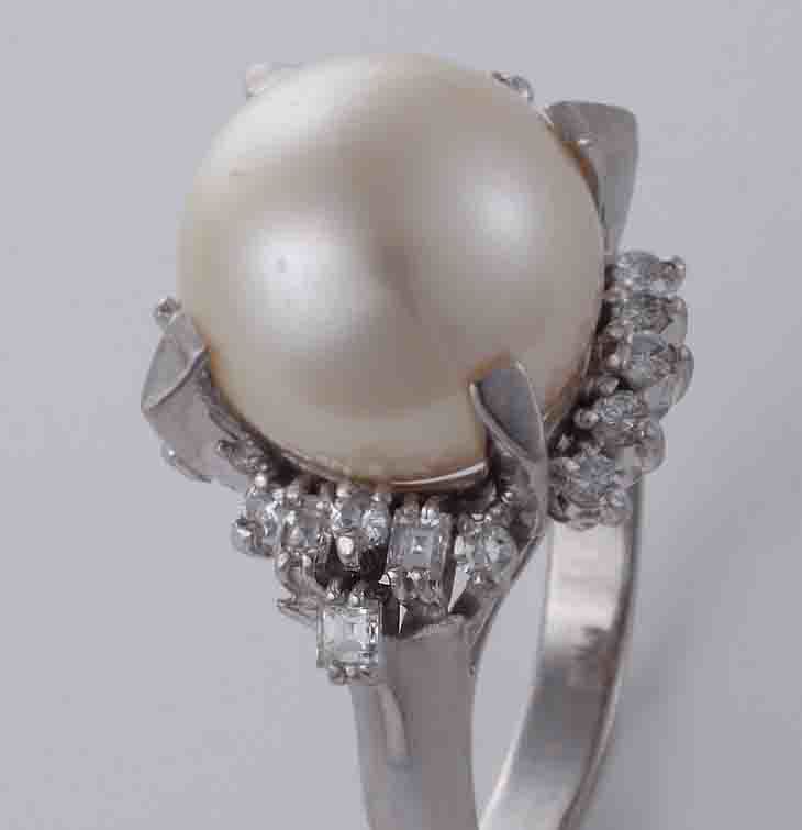 *12.7mm.. White Butterfly . pearl + dia. Pt900 britain 14 number ring *13.6g/IP-5163
