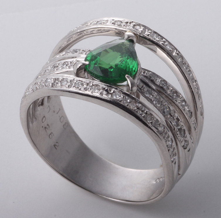 即納!最大半額! ☆Greenガーネット1.08ct+ダイアのPt900製12.5号リング・10.4g ガーネット