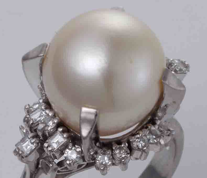 *12.7mm.. White Butterfly . pearl + dia. Pt900 britain 14 number ring *13.6g/IP-5163