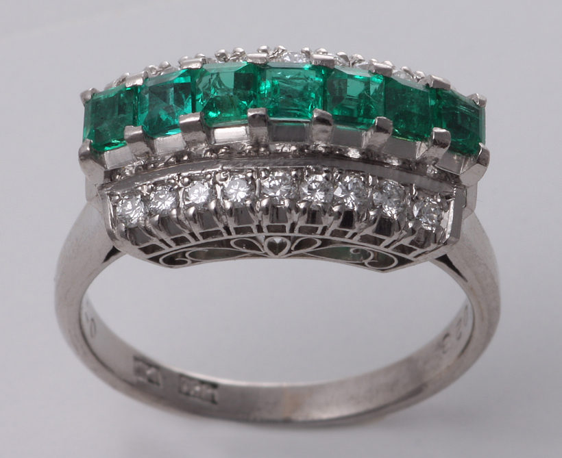 * emerald x7 stone + dia 18 stone. Pm850 made 11 number ring *6.3g/IP-5339