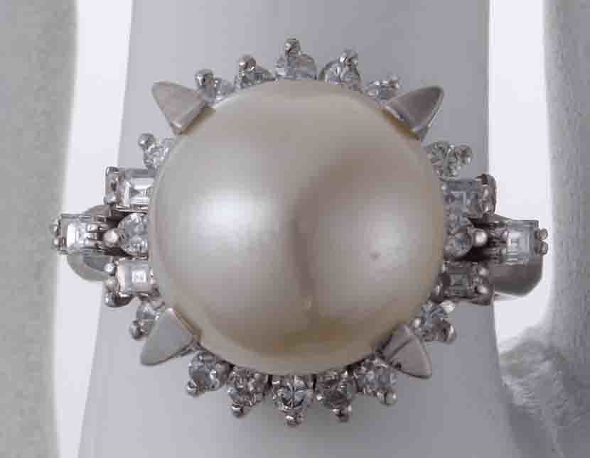 *12.7mm.. White Butterfly . pearl + dia. Pt900 britain 14 number ring *13.6g/IP-5163