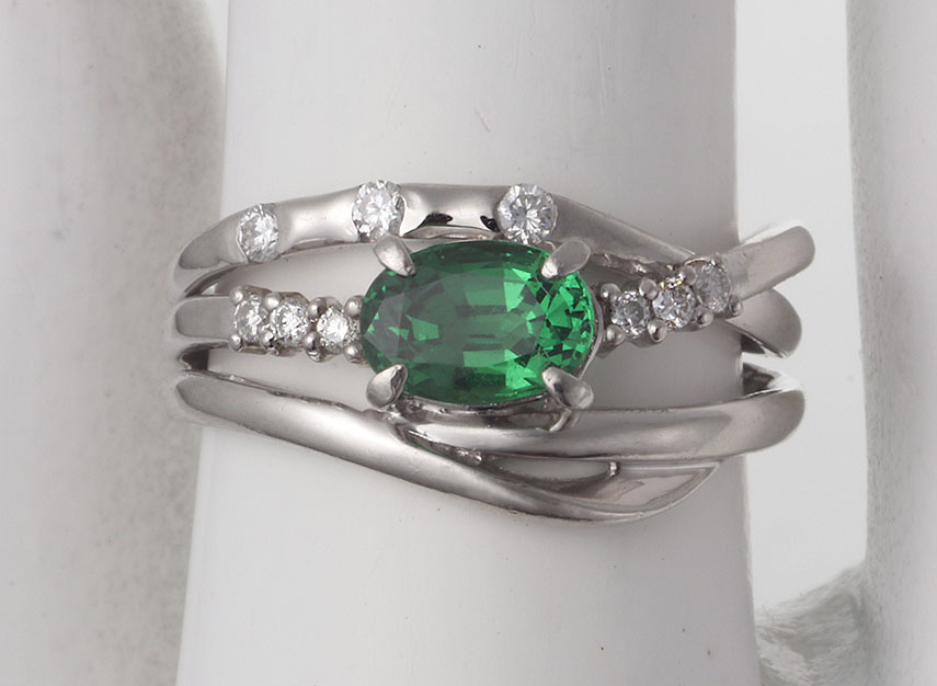 ☆greenガーネット1.05ct+ダイアのPt900製12.5号リング・6.4g/IP-6118