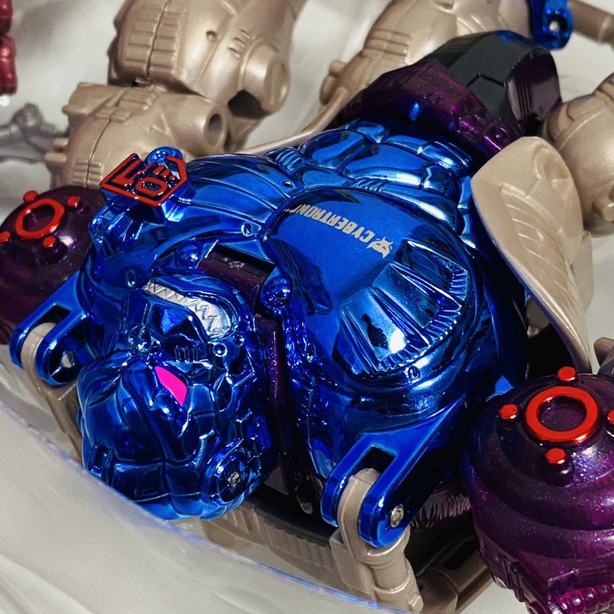 新製品情報も満載 ビーストウォーズメタルス コンボイメガトロン