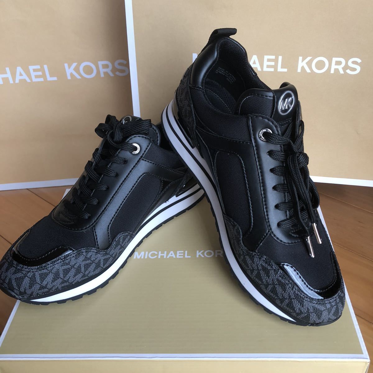 マイケルコース【MICHAEL KORS】スニーカー　 7M (24cm)　新品・箱入り_画像1