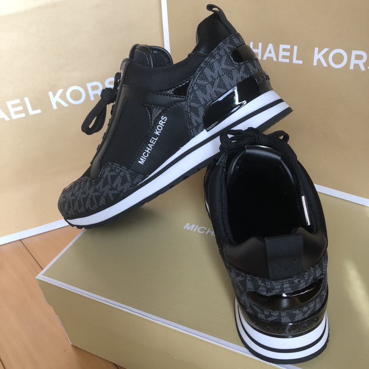 マイケルコース【MICHAEL KORS】スニーカー　 7M (24cm)　新品・箱入り_画像3