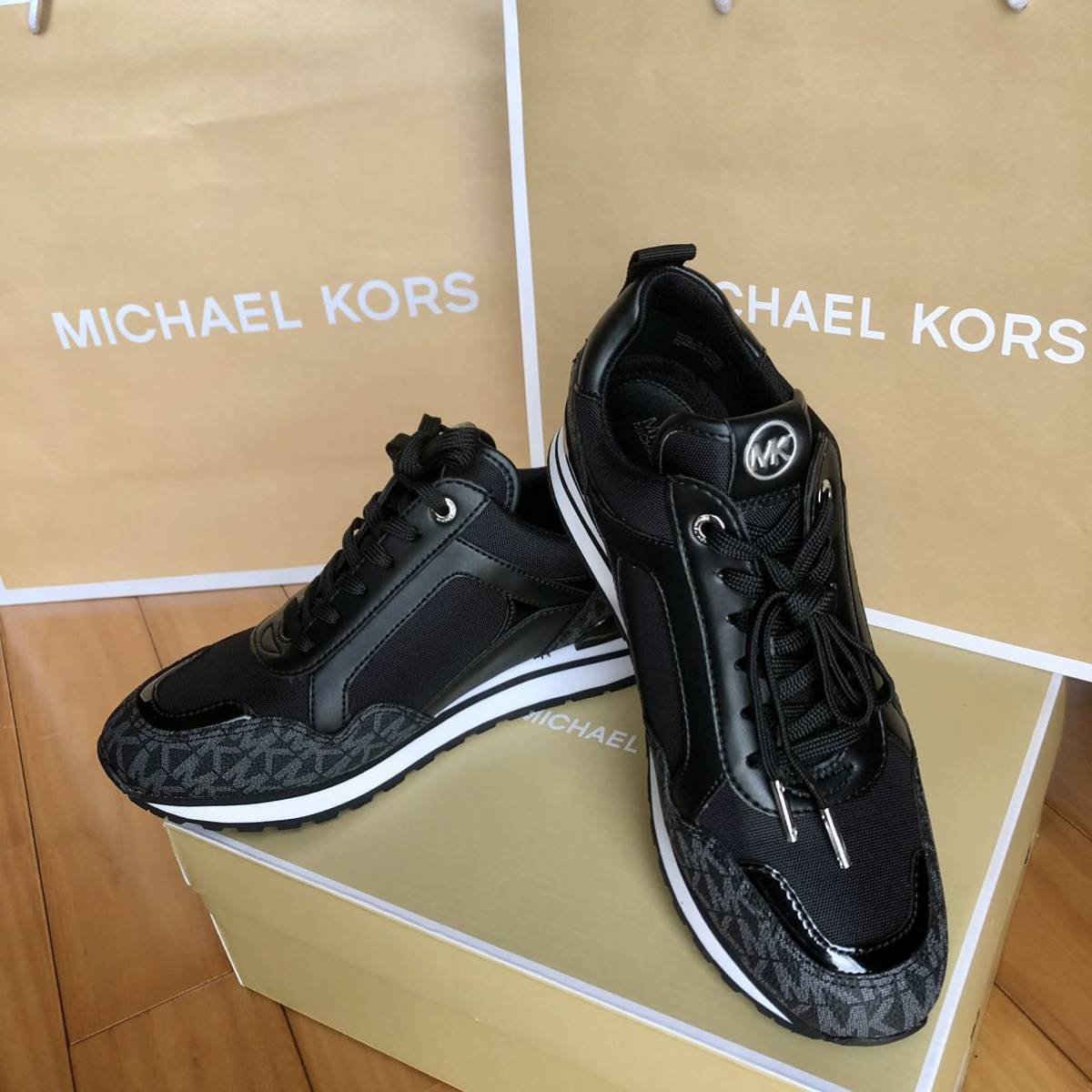 マイケルコース【MICHAEL KORS】スニーカー　 7M (24cm)　新品・箱入り_画像5