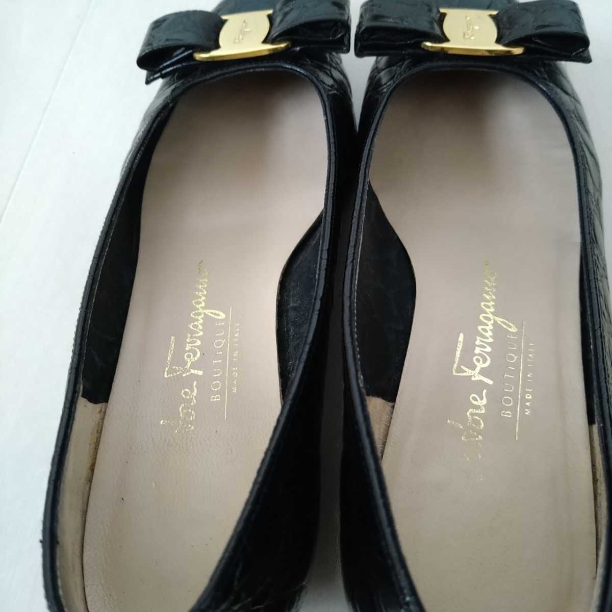 フェラガモ【Ferragamo】ヴァラ クロコ型押し パンプス 黒 23