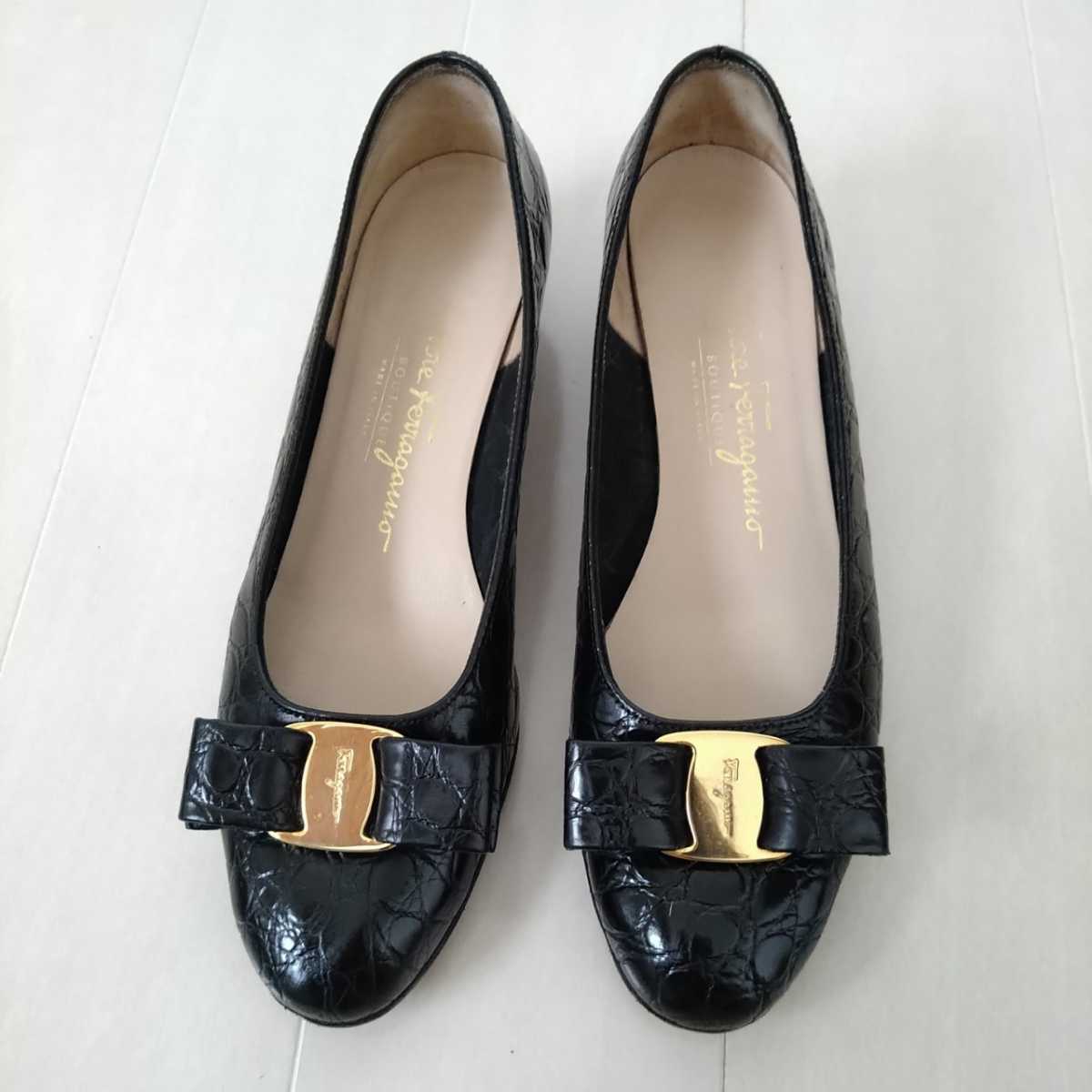 フェラガモ【Ferragamo】ヴァラ クロコ型押し パンプス 黒 23