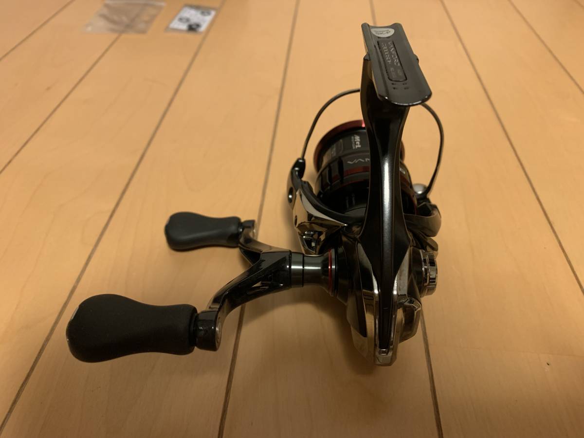 実釣未使用 シマノ SHIMANO スピニングリール 20 ヴァンフォード 20