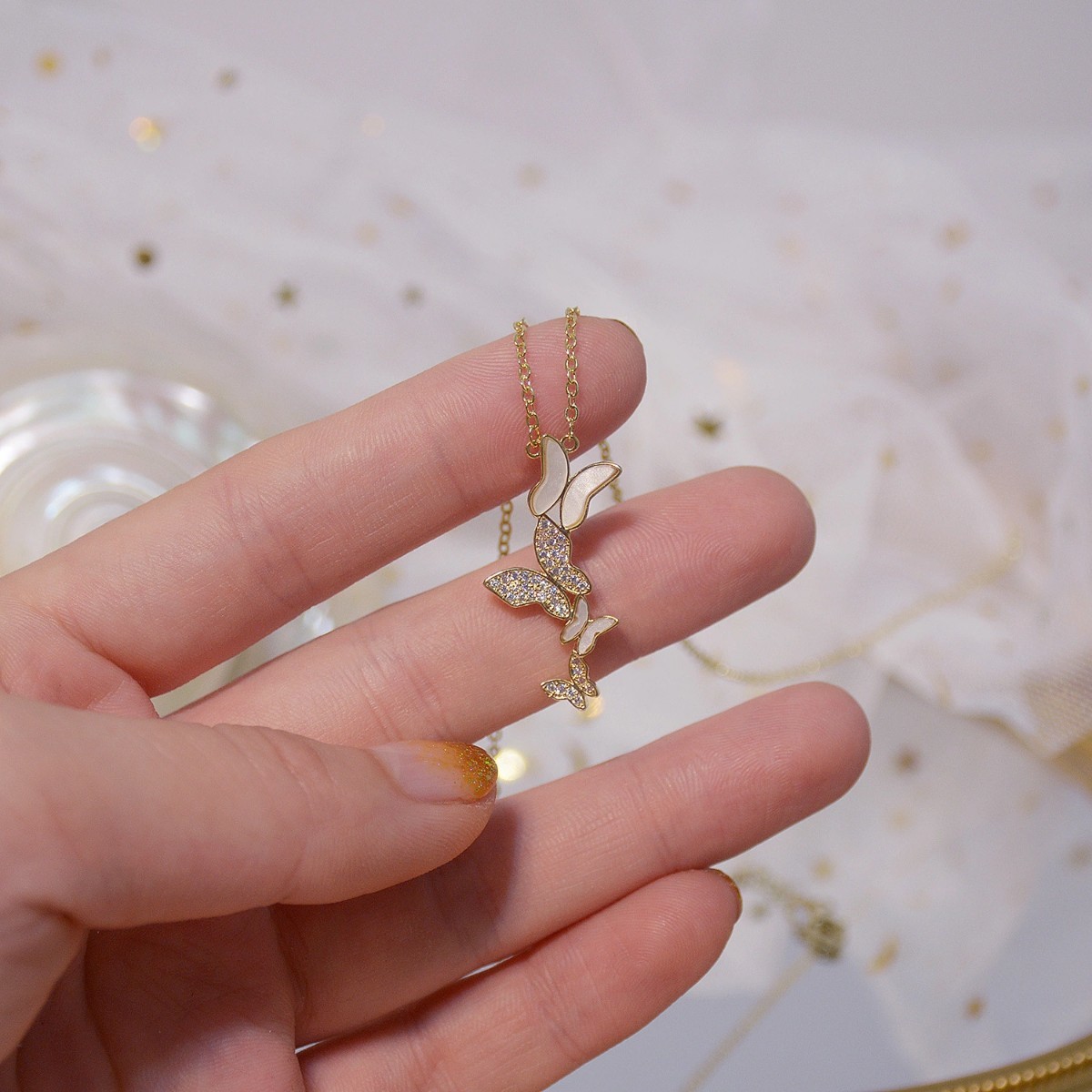 制服 アンティークネックレス【美品】ハンド ジルコン ゴールドカラー