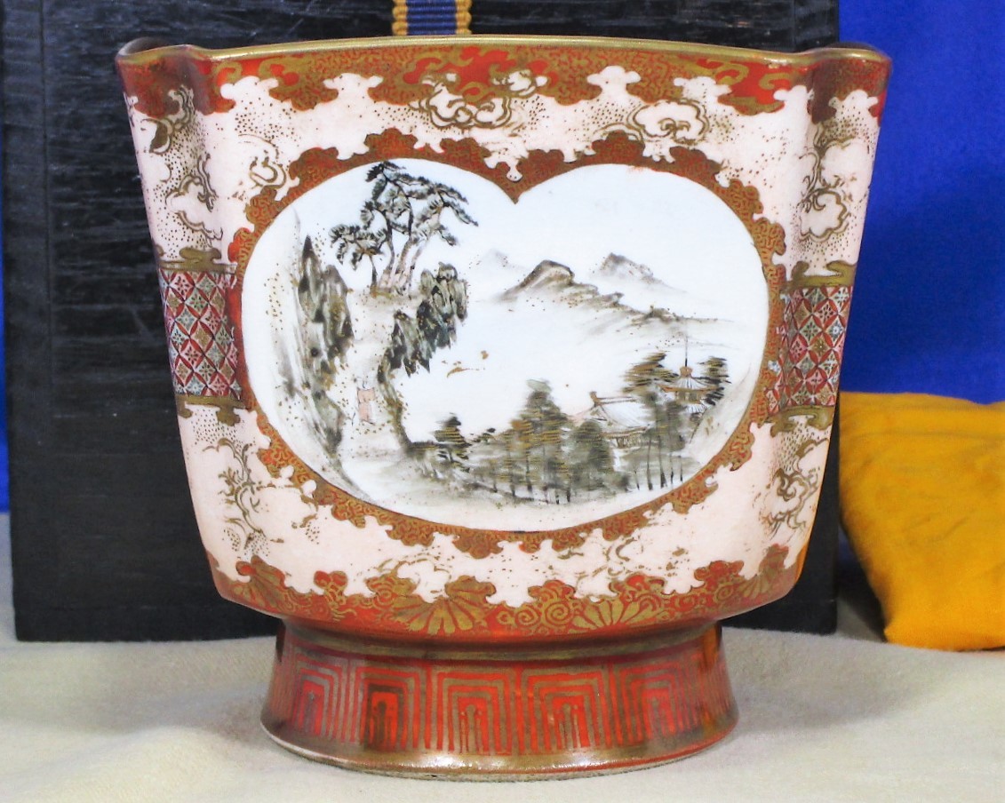時代物 九谷製 赤絵金彩 細密 山水風景人物図 盃洗 布 桐箱 時代物 九谷製 赤絵金彩 細密 山水風景人物図 盃洗 布 桐箱