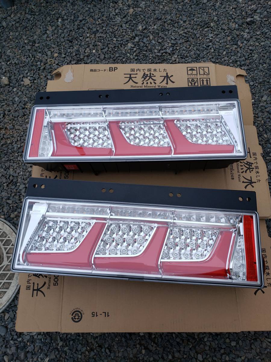 小糸 KOITO テールランプ 新品 三連LEDテールランプ 左右セット ic.sch.id