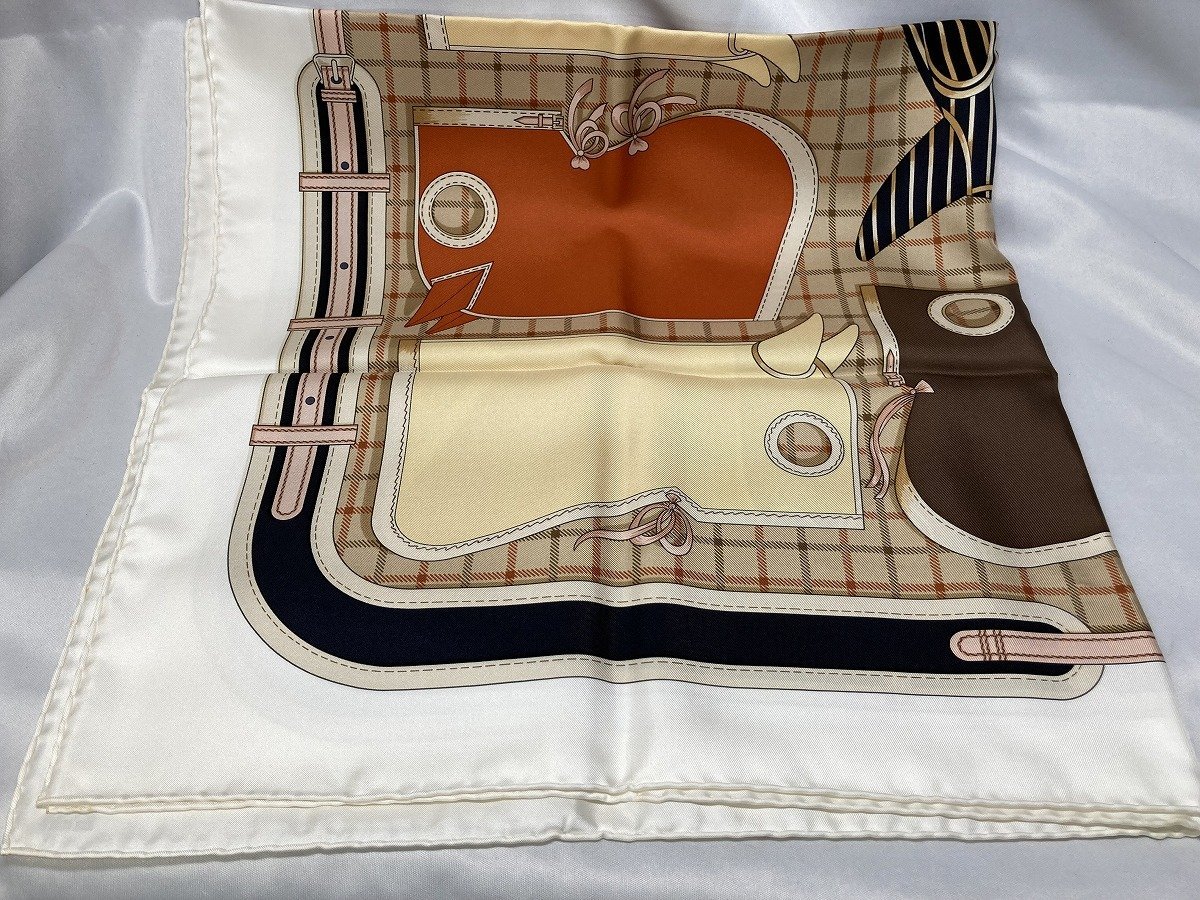 HERMES エルメス カレ90 シルクスカーフ カマイユ 馬具柄 箱付き