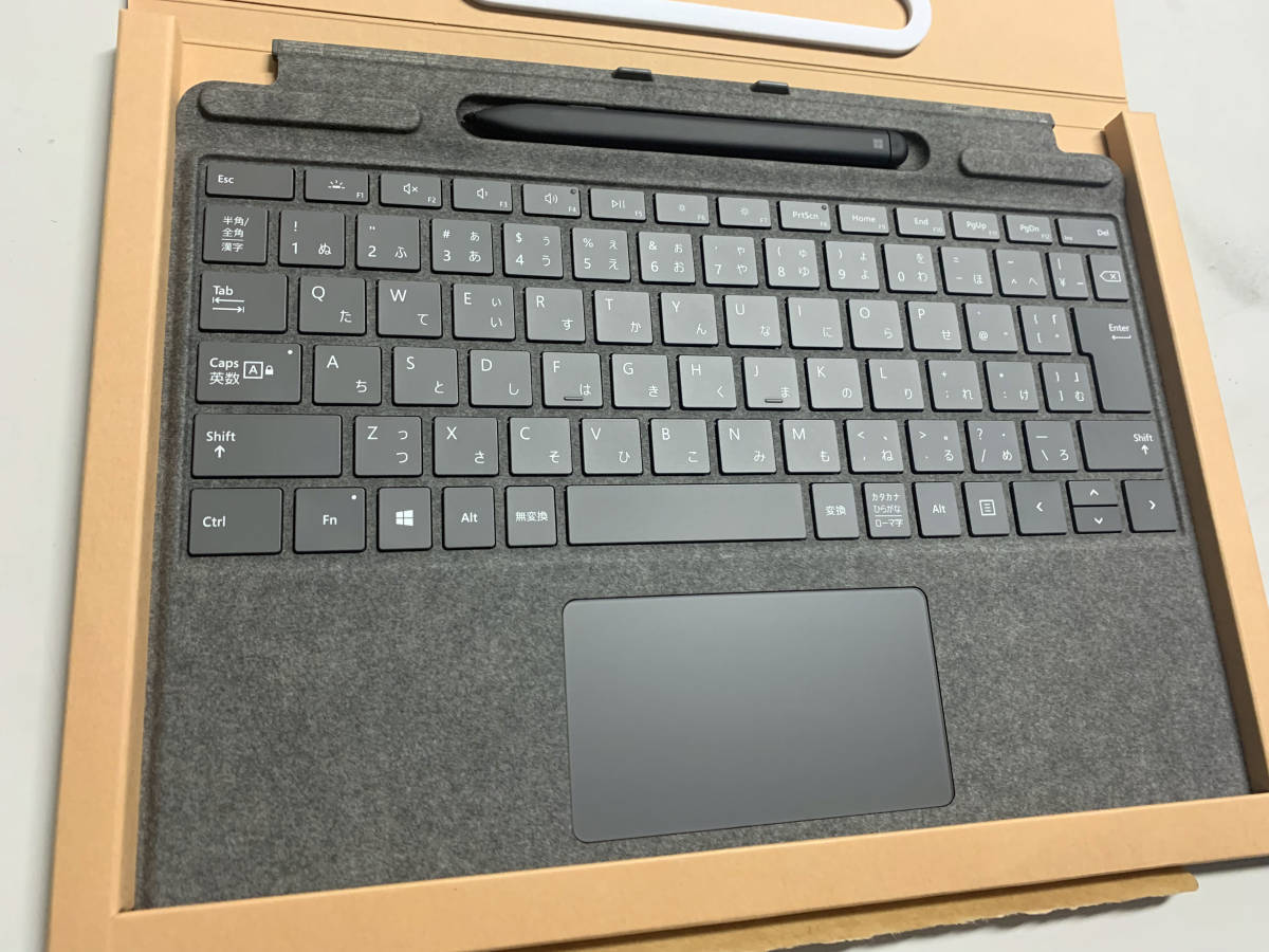 スリム ペン付き Surface Pro X Signature キーボード - プラチナ