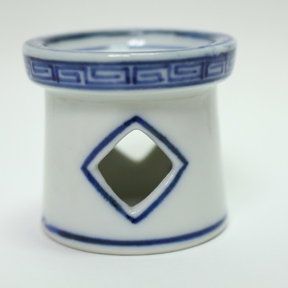 . go in blue and white ceramics cover . tea utensils seasoning go in 0811M4r*