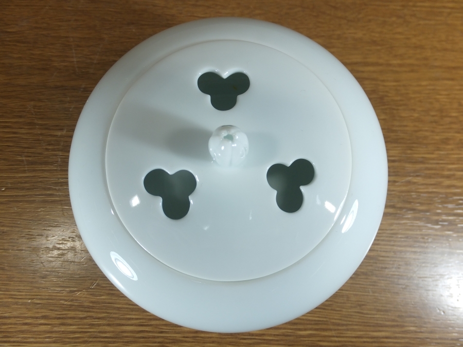 K5554【人間国宝】井上萬二「白磁 香炉」陶印/共箱付 芸術 美術 K5554【人間国宝】井上萬二「白磁 香炉」陶印/共箱付 芸術 美術