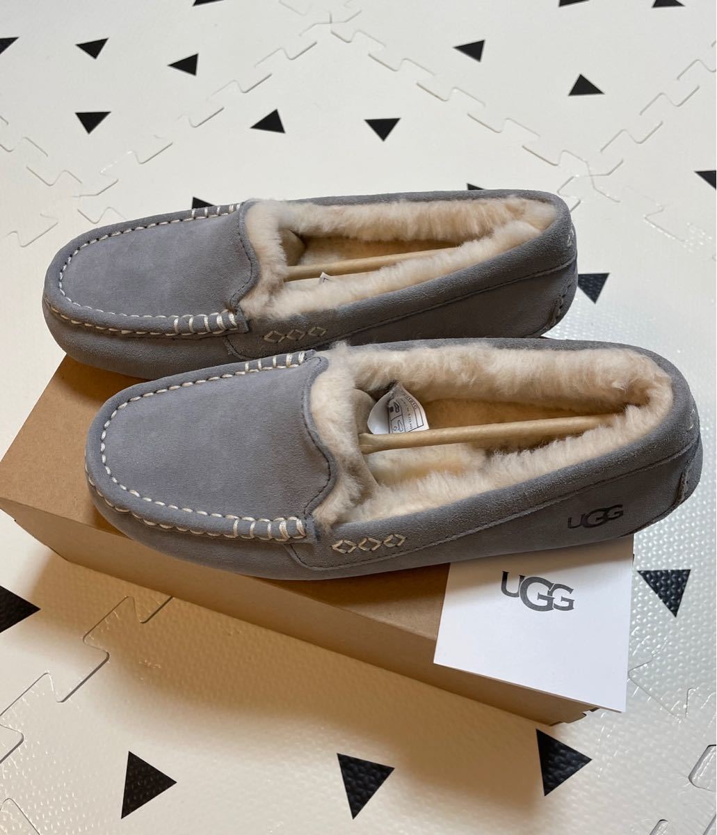 UGGモカシン 黒 23センチ