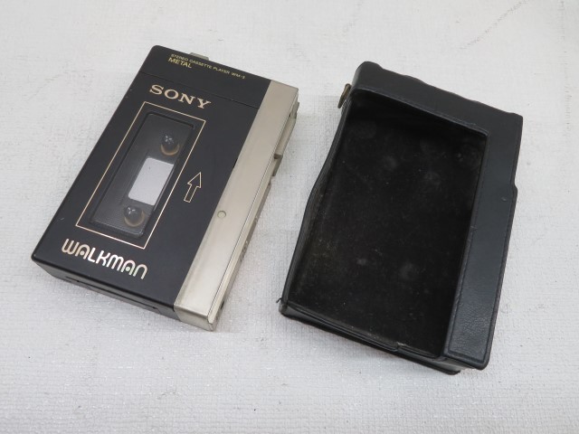 ★SONY WM-3 カセットプレーヤー WALKMAN ソニー ウォークマン カバー付き ジャンク USED 53563★！！_画像1