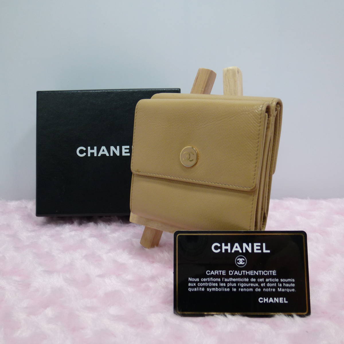 CHANEL シャネル ココボタン ダブルホック 折り財布 的详细信息 | One