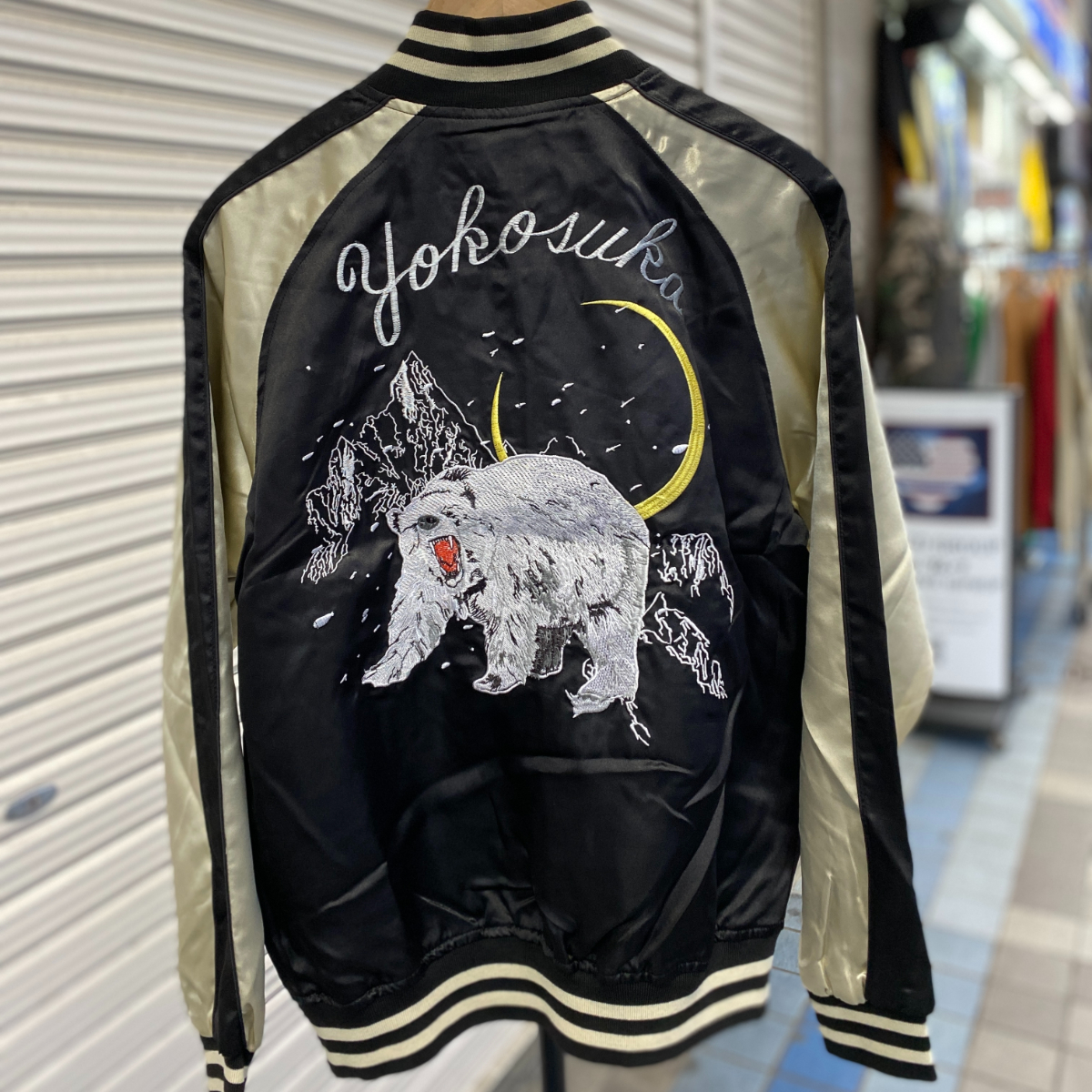  срочный SALE Japanese sovenir jacket [M] Yokosuka вышивка ввод Yokosuka departure .SUKAJAN атлас земля вышивка белый медведь белый медведь polar внутри карман есть чёрный новый товар / не использовался 
