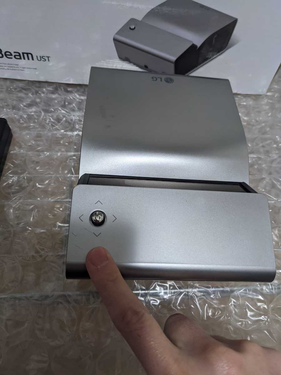 LG PH450UG 超短焦点 バッテリー内蔵 LEDプロジェクター(寿命約30,000