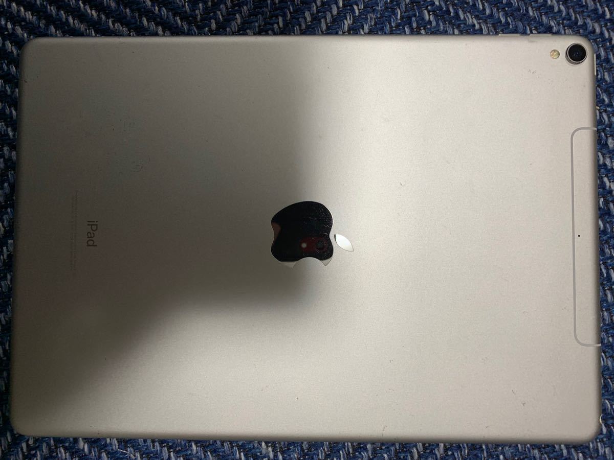 好評大得価 iPad 64gb docomoモデルのシルバーの通販 by Ro's shop