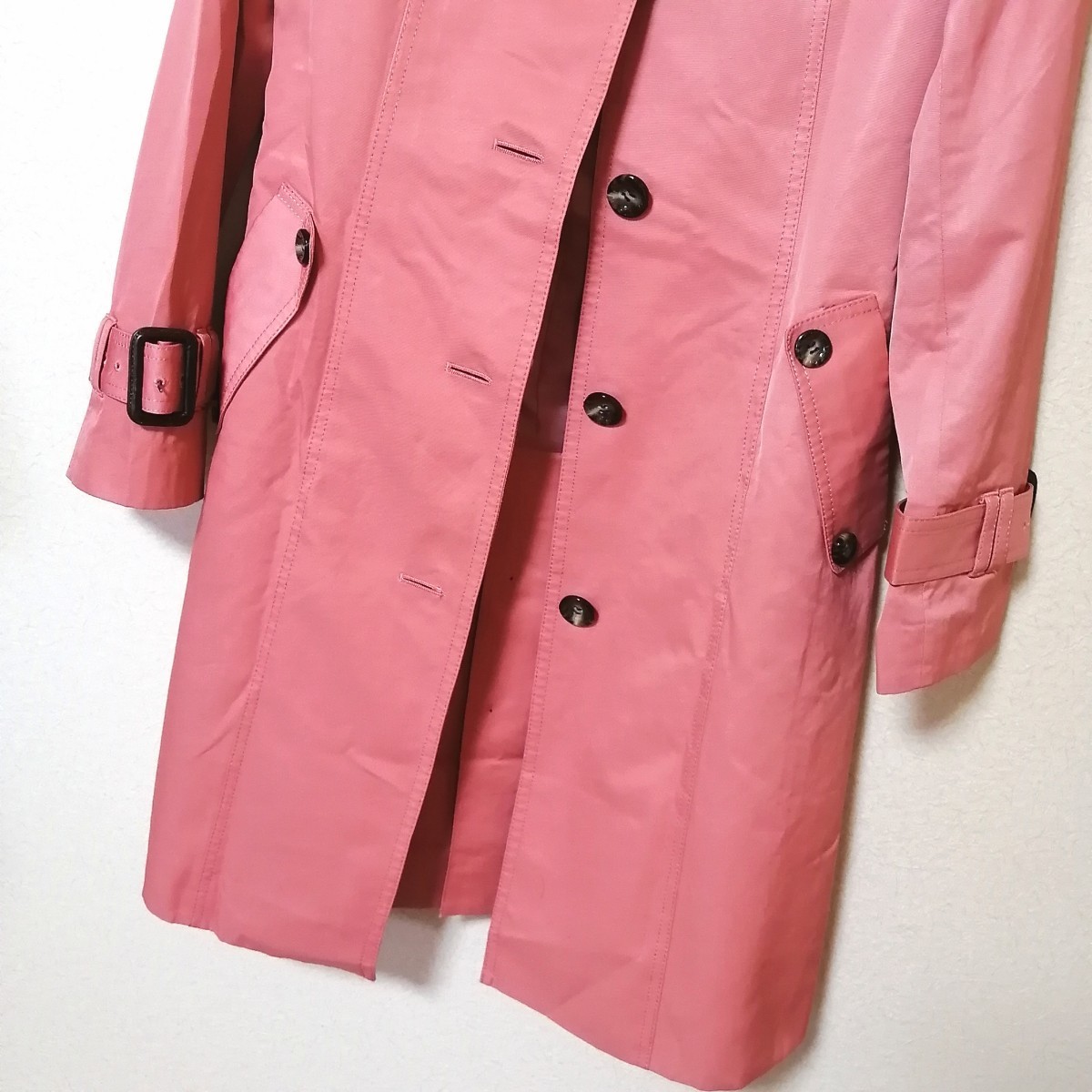 ビアッジョブルー　ピンク　光沢が高級感のある　トレンチ　スプリング　コート