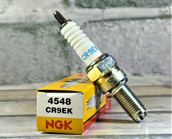 ＮＧＫ　ＣＲ９ＥＫ　２本セット　カワサキ　ＺＸ－４　ＺＸ４００Ｇ　８８ー　適合　新品！_画像2