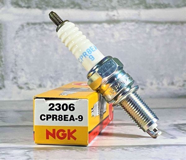 ＮＧＫ　ＣＰＲ８ＥＡー９　２本セット　ヤマハ　ビーノ　ＡＹ０２　１８ー　適合　新品！_画像2