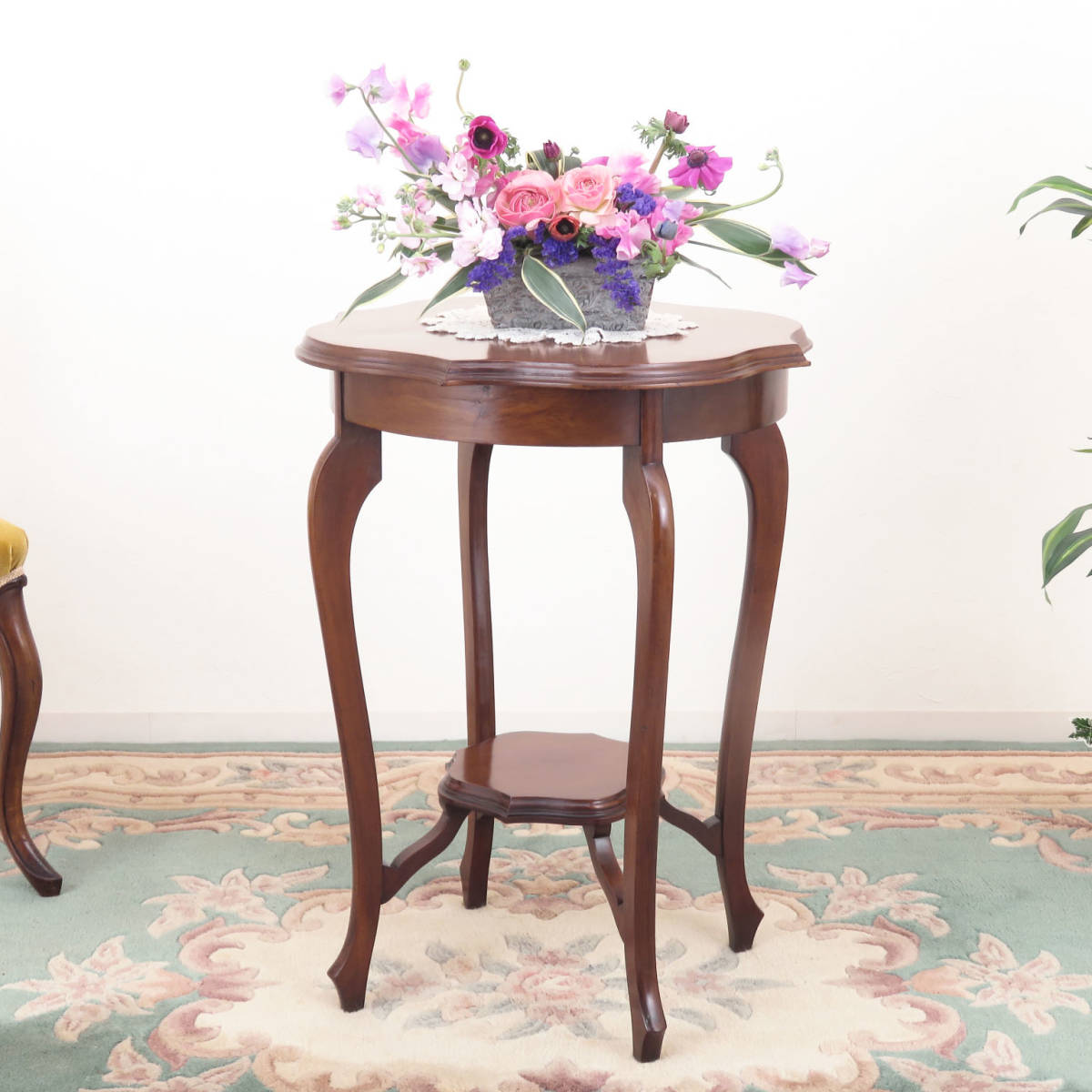 曲線が美しいマホガニーのシンプルなオケージョナルテーブル　/　花台（フラワースタンド）　イギリスのアンティーク家具　J-1112