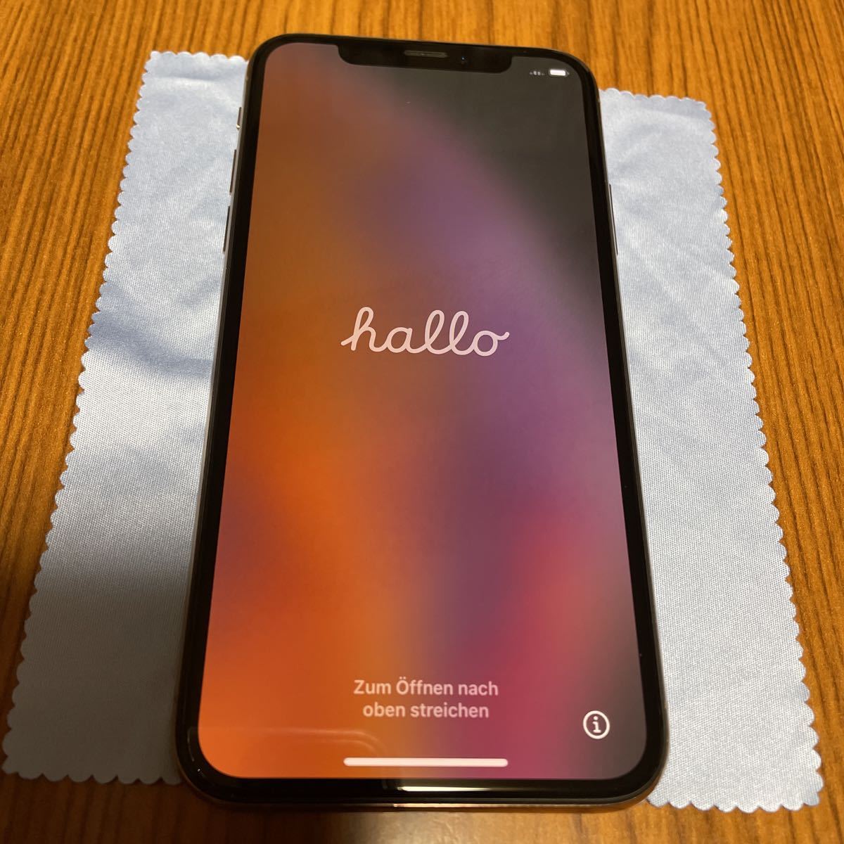 送料無料! docomo iPhone xs 256GB バッテリー81% SIMロック解除済