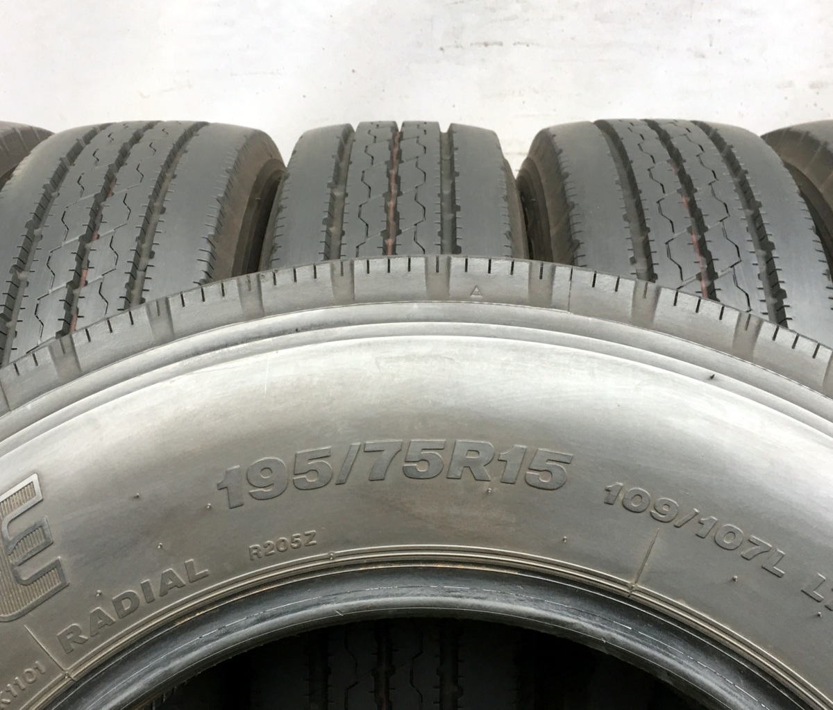 ☆195/75R15,ブリヂストン R205☆残溝バッチリ7分山!!☆2020年製