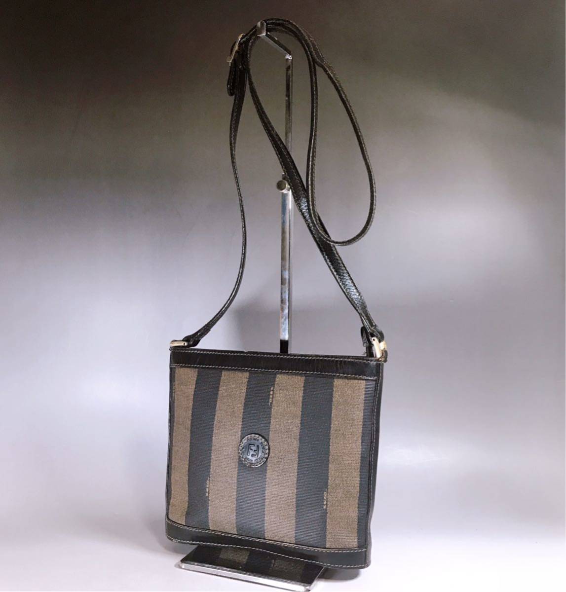 FENDI フェンディ ショルダーバッグ ペカン ブラック 【上品】【最高級