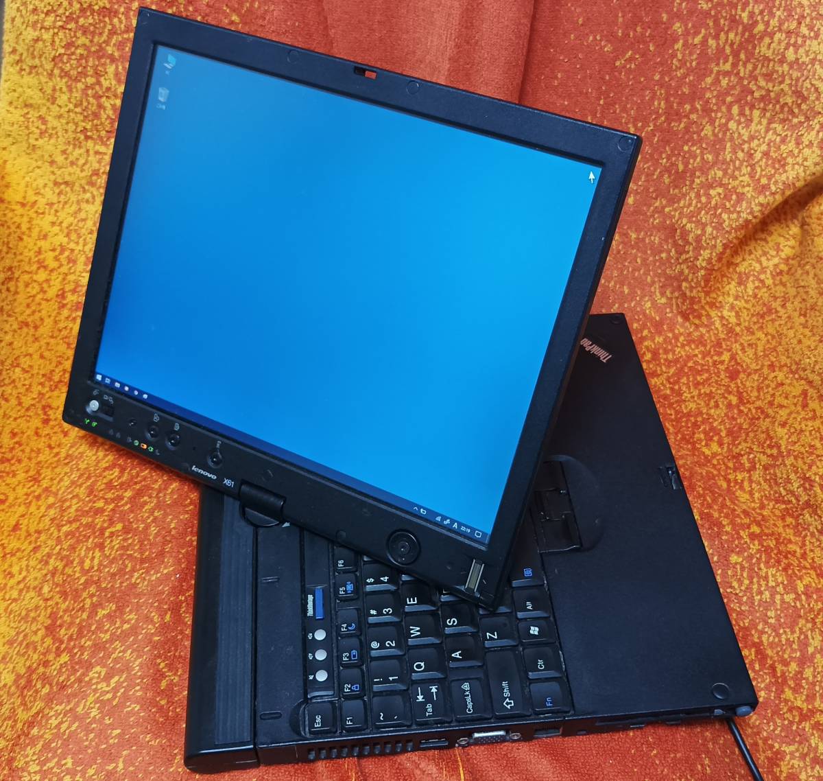 ジャンク【ThinkPad X61 Tablet】2台セット / 1台動作確認済 / IBMロゴ / Core 2 Duo L7500 / 4GB / SSD120GB / Win 10 Pro / ACアダプター_画像1
