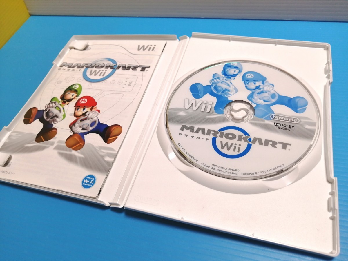 ニンテンドー WiiマリオカートWiiハンドルセット　&　Wiiリモコン　&　ヌンチャク　&　クラシックコントローラーPRO
