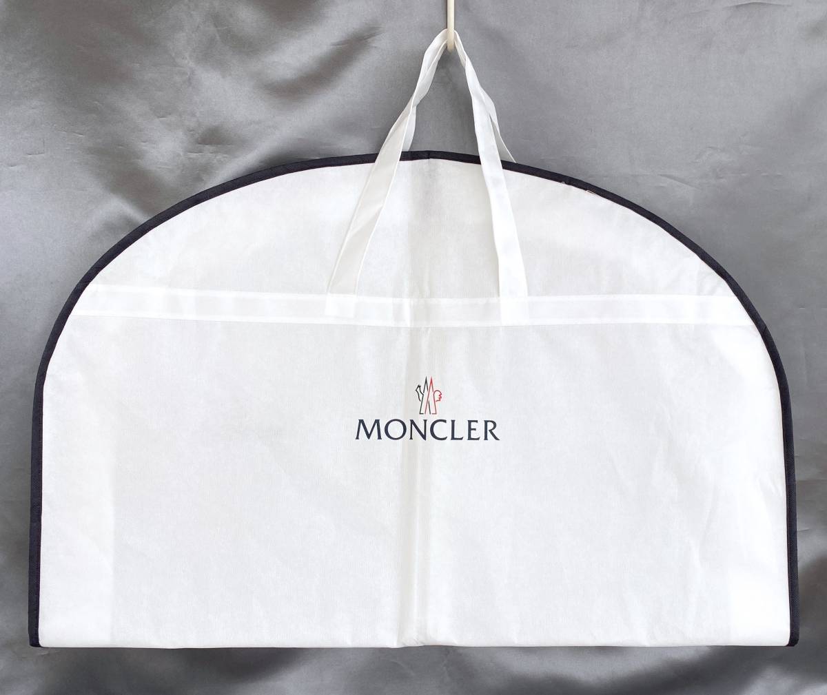 美品 正規品 Moncler モンクレール ガーメントケース 洋服入れ 不織布