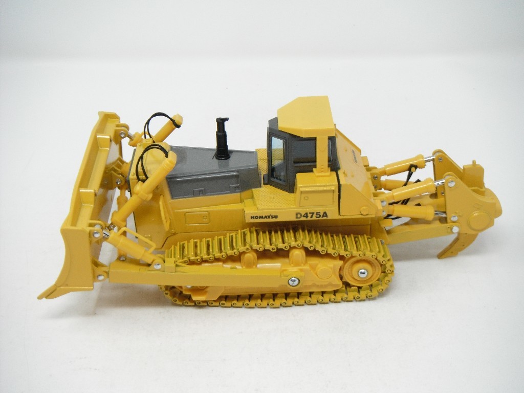 コマツ D475A-5EO ブルドーザ 1/50 - KENKRAFT