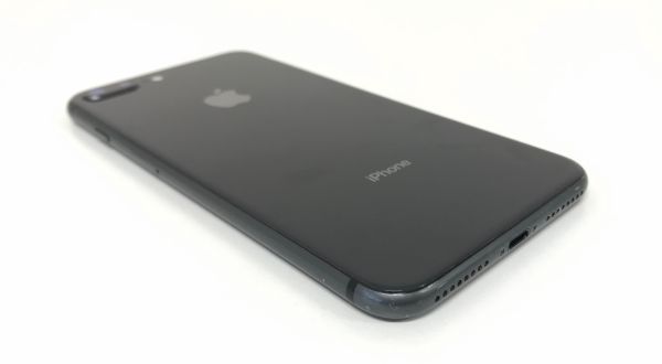 θ【Bランク】Apple docomo 【SIMロック解除済み】 iPhone 8 Plus 64GB スペースグレイ MQ9K2J/A 〇判定 本体のみ S69115990471_画像4