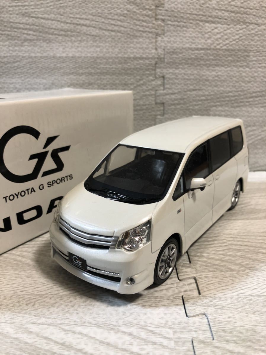 1/24 トヨタ ノア NOAH G´s カラーサンプル ミニカー 非売品 ホワイトパールクリスタルシャイン