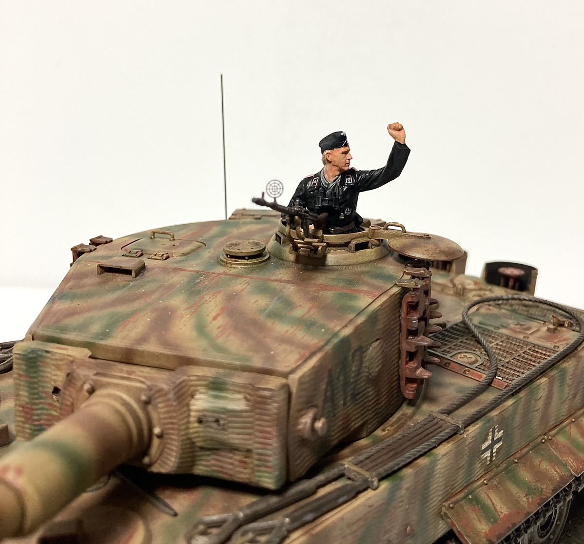 完成品 タミヤ 1/35 ドイツ 重戦車 タイガー Ⅰ 後期型 w/戦車兵 