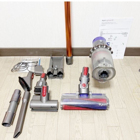 ダイソンV10 付属品付き コードレスクリーナー サイクロン式 dyson