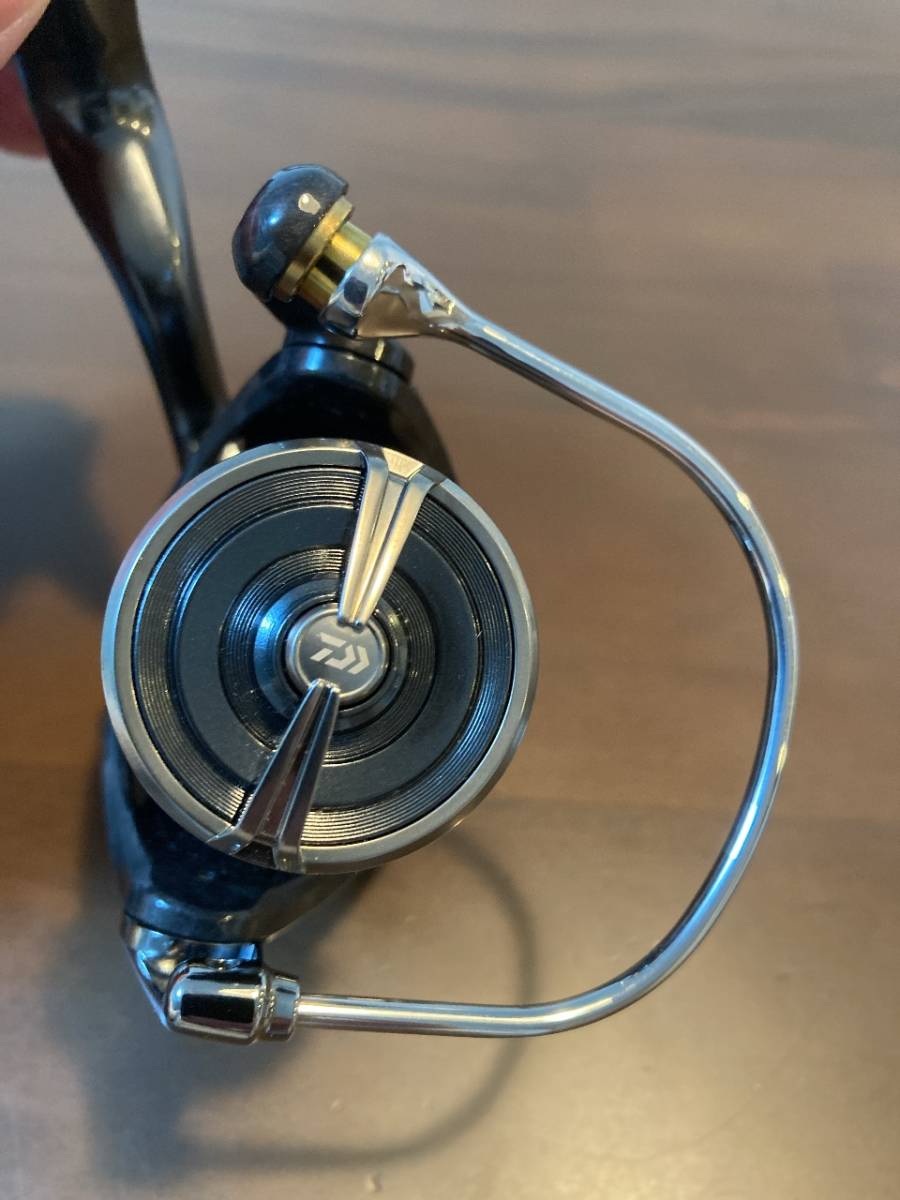 美品 ダイワ 21 ルビアスエアリティ FC LT2500S-XH 本体のみ DAIWA