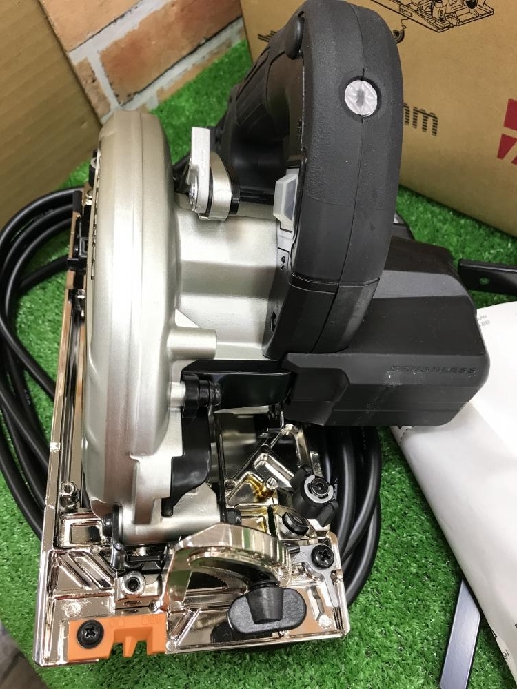 003☆未使用品・即決価格☆ マキタ 165mm電子マルノコ HS6303B 黒 刃付