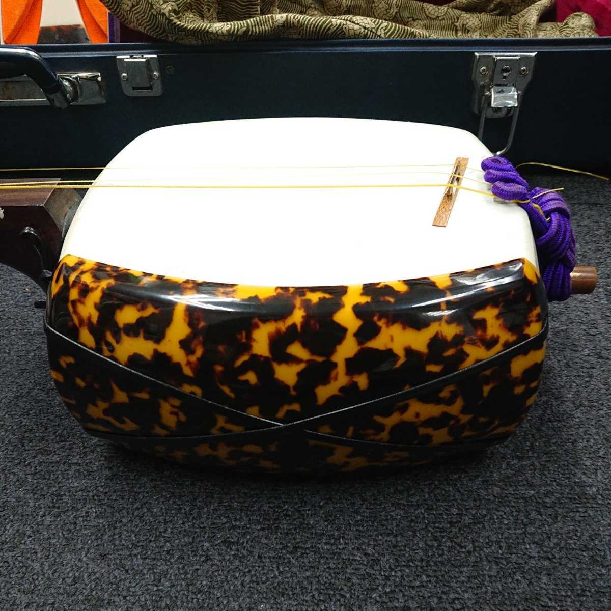 中古 三味線 中棹 津軽三味線 紅木 丸内打胴 べっ甲 バチ 撥 中古 三味線 中棹 津軽三味線 紅木 丸内打胴 べっ甲 バチ 撥